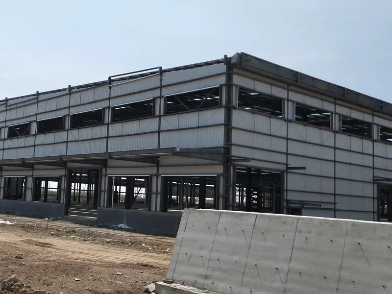 Bardoshli po'lat tuzilmasi omborxonasi